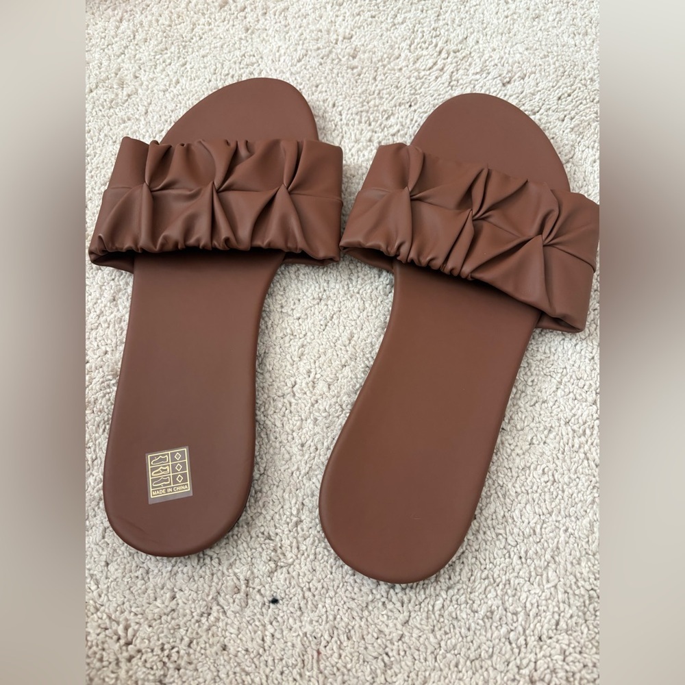 Women's Brown Ruched Slide Sandals NWOTs Euro size 43 - Picture 3 of 4